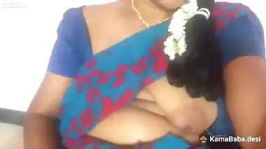 Tamil nude lady fingers her wet pussy