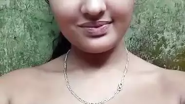 Cute girl outdoor nude video making for boyfriend