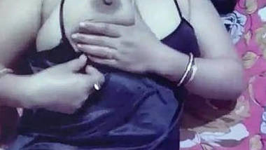 Indian Saree Handjob - Kavita Bhabhi Giving Handjob In Saree And Sucking Dick hot porn video