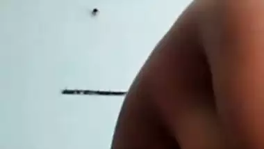 Desi beauty playing with her hot sexy figure