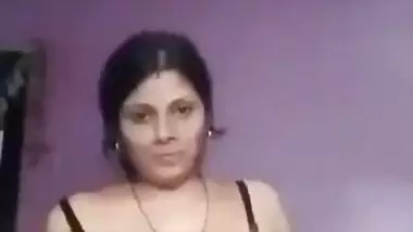 Kolhapur lady records her Indian nude MMS for her lover