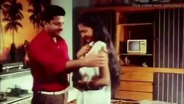 Telugu Hot Actress Hema aunty Romance in night dress earlydays