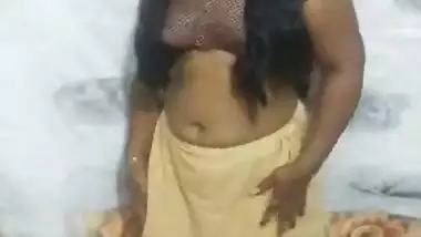 Super chubby Bhabhi striptease boobs show