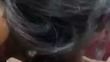 Naked girl shows her pussy in the Indian sex video – Part 1