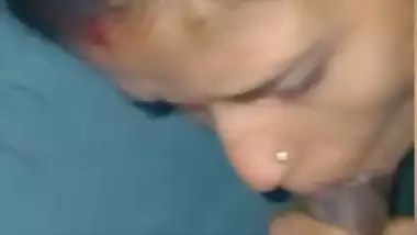 Lady sucks Indian big black dick in desi sex MMS