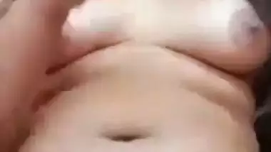 Nude Indian teen exposes her pussy and ass