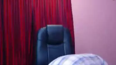 ???? I like this chick, but the camera work sucks in this video