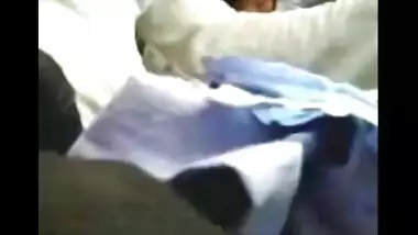 Fsiblog – South Indian bhabi giving handjob in running car mms